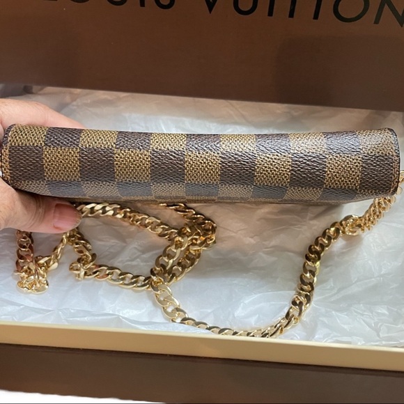 Louis Vuitton Damier Long Wallet Portefeuille Sarah Shoulder/ Crossbody Bag. - Picture 5 of 16